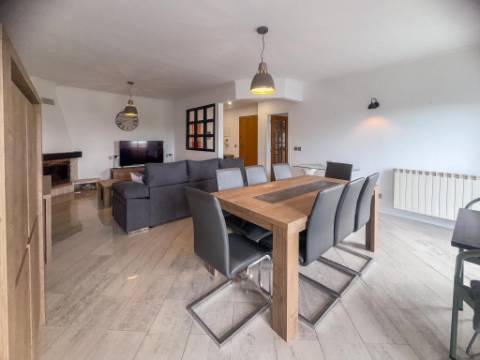 Arrenda-se | Apartamento T2 Mobilado com Varanda | Urbanização Portais da Arrábida - Quinta do Anjo (Palmela)