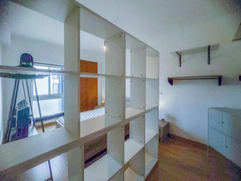 Arrenda-se | Apartamento T2 Mobilado com Varanda | Urbanização Portais da Arrábida - Quinta do Anjo (Palmela)