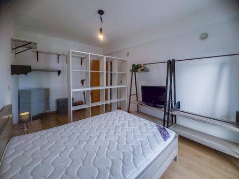 Arrenda-se | Apartamento T2 Mobilado com Varanda | Urbanização Portais da Arrábida - Quinta do Anjo (Palmela)