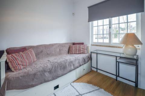 Moradia Térrea T2+1, em Vale Figueira, Almada, inserida num lote de terreno 683 m²