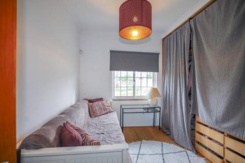 Moradia Térrea T2+1, em Vale Figueira, Almada, inserida num lote de terreno 683 m²