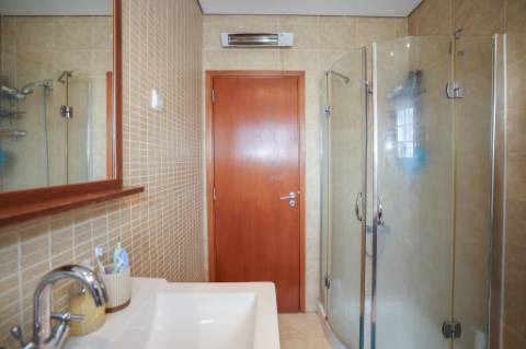 Moradia Térrea T2+1, em Vale Figueira, Almada, inserida num lote de terreno 683 m²