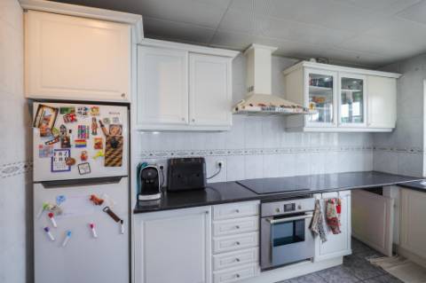 Moradia Térrea T2+1, em Vale Figueira, Almada, inserida num lote de terreno 683 m²