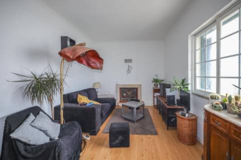 Moradia Térrea T2+1, em Vale Figueira, Almada, inserida num lote de terreno 683 m²