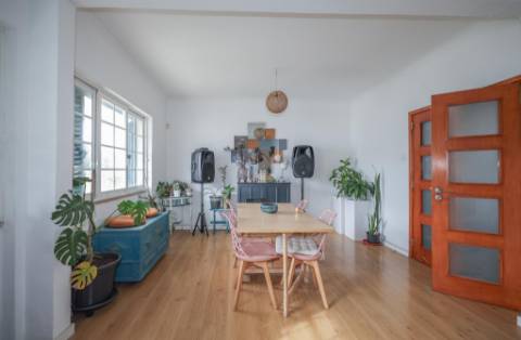 Moradia Térrea T2+1, em Vale Figueira, Almada, inserida num lote de terreno 683 m²