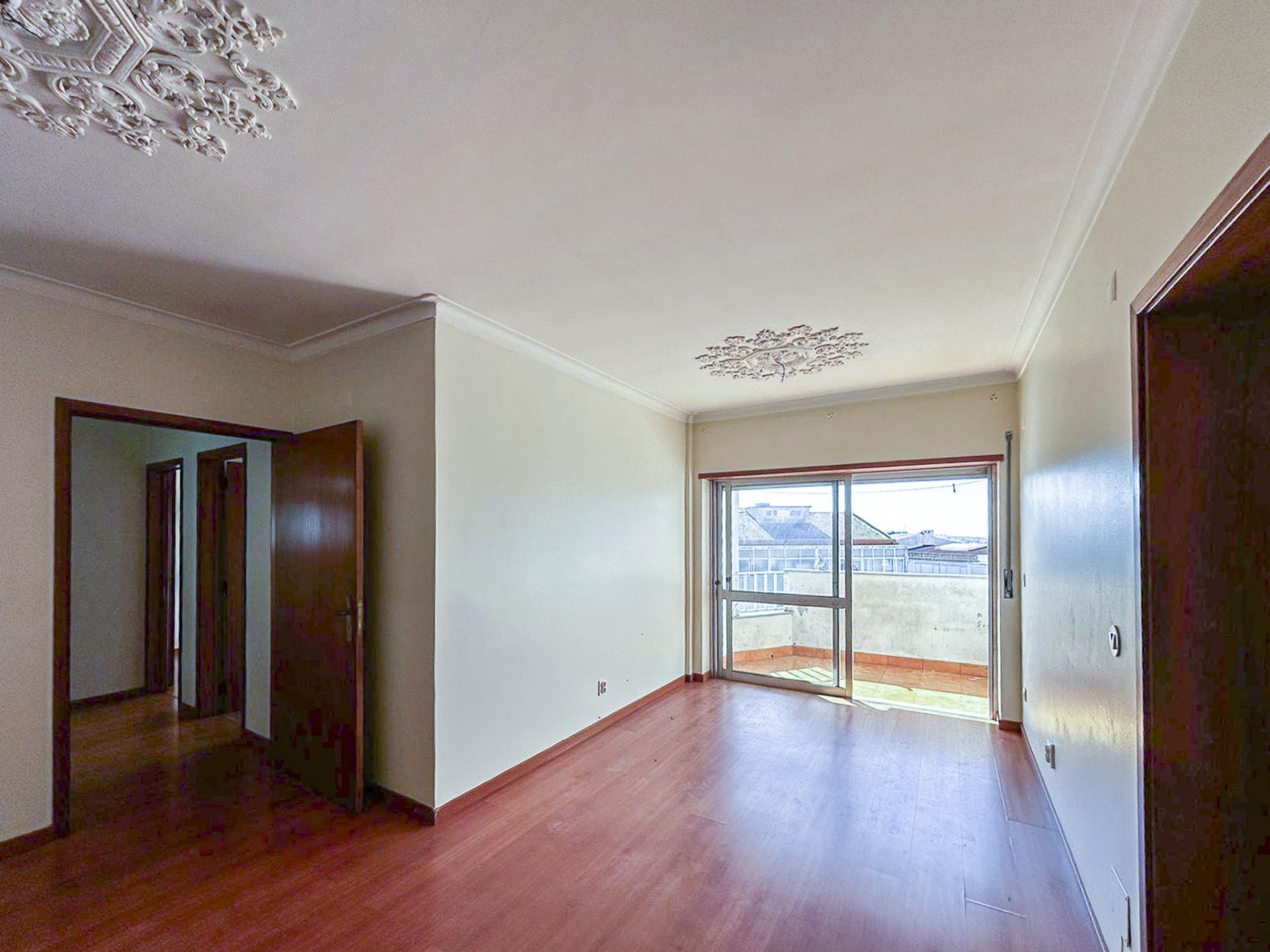 Apartamento T2 com Varanda no Pendão, Queluz | Perto da Estação de Queluz