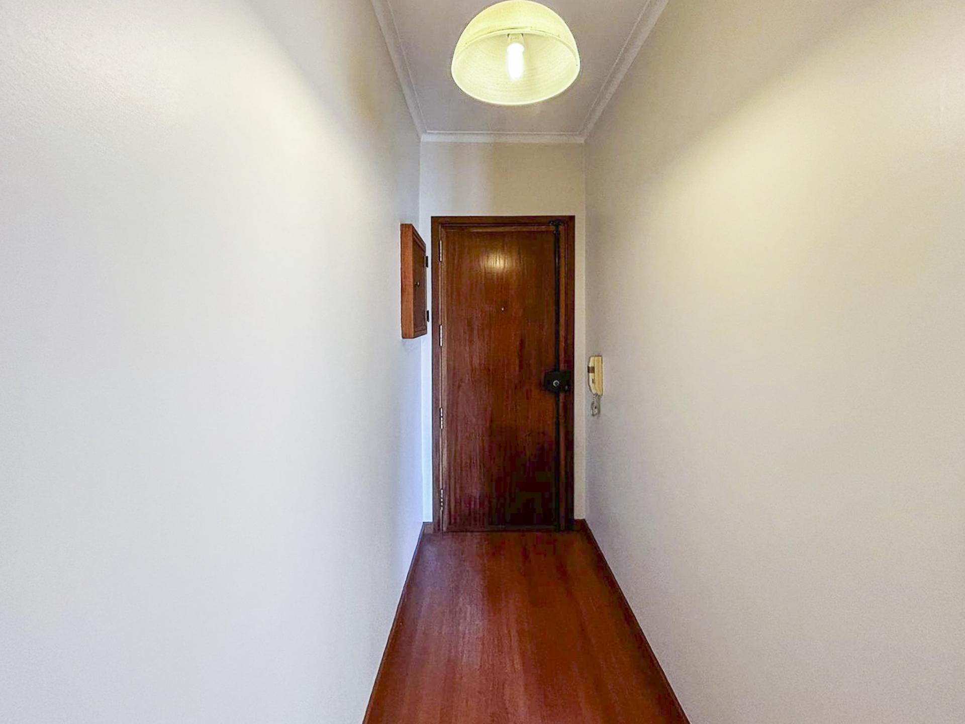 Apartamento T2 com Varanda no Pendão, Queluz | Perto da Estação de Queluz