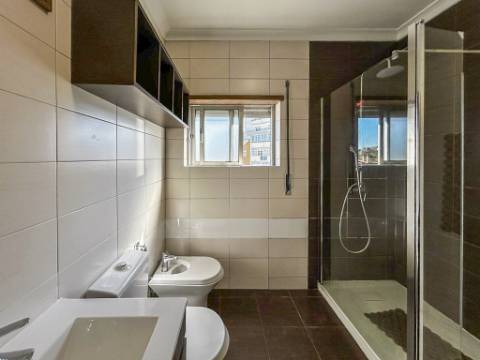 Apartamento T2 com Varanda no Pendão, Queluz | Perto da Estação de Queluz