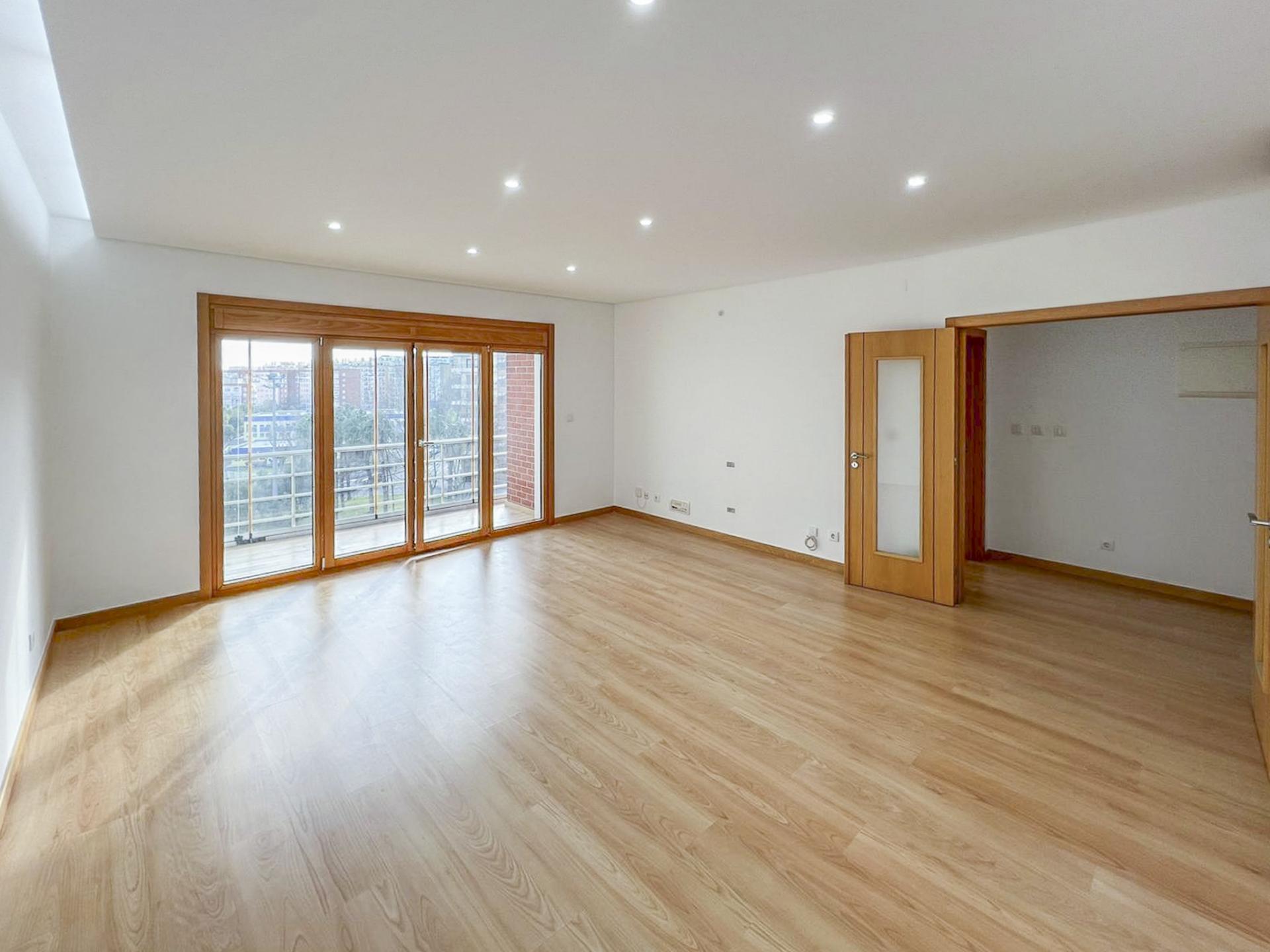 Apartamento T3 com Varanda nas Colinas do Cruzeiro, Odivelas