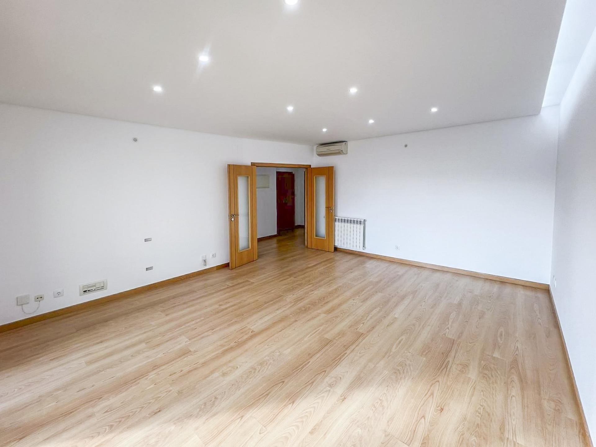 Apartamento T3 com Varanda nas Colinas do Cruzeiro, Odivelas