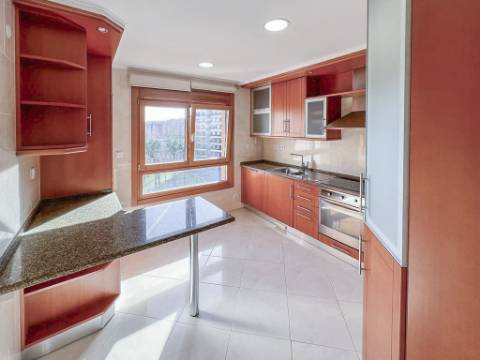 Apartamento T3 com Varanda nas Colinas do Cruzeiro, Odivelas