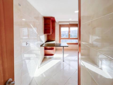 Apartamento T3 com Varanda nas Colinas do Cruzeiro, Odivelas