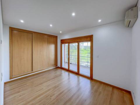 Apartamento T3 com Varanda nas Colinas do Cruzeiro, Odivelas