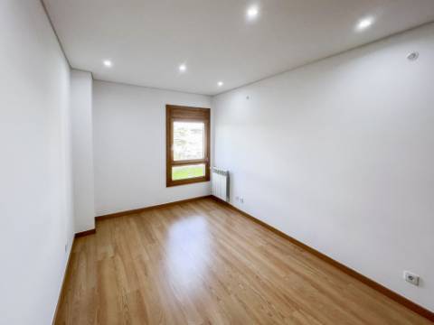 Apartamento T3 com Varanda nas Colinas do Cruzeiro, Odivelas