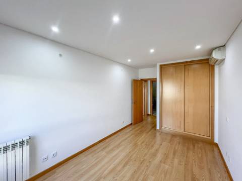 Apartamento T3 com Varanda nas Colinas do Cruzeiro, Odivelas