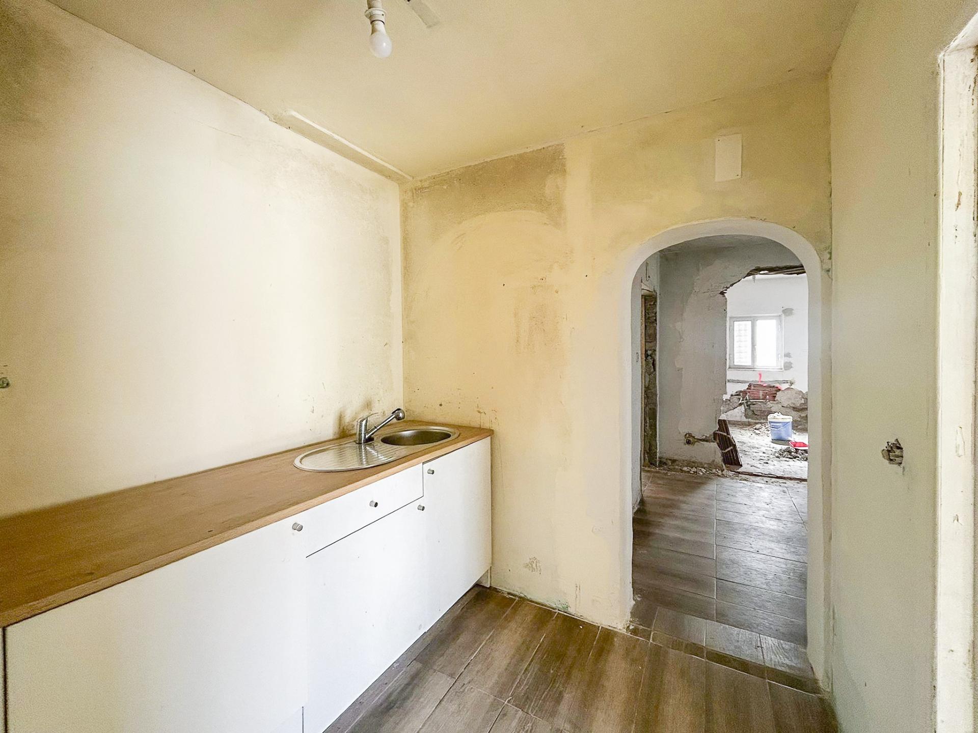 Moradia T3+1 à venda na Lagoa de Albufeira, Sesimbra, com licença de habitação e lote de 302 m²