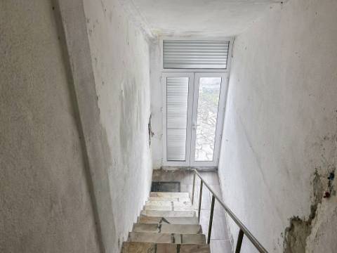 Moradia T3+1 à venda na Lagoa de Albufeira, Sesimbra, com licença de habitação e lote de 302 m²