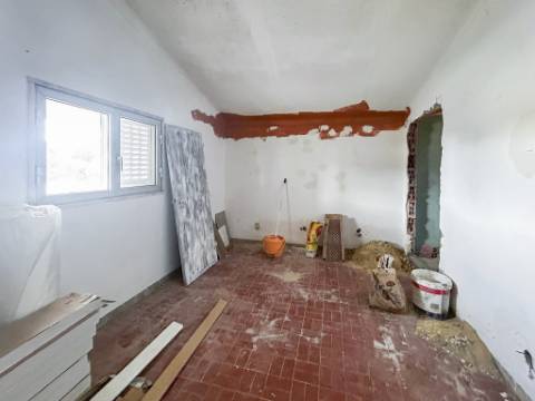 Moradia T3+1 à venda na Lagoa de Albufeira, Sesimbra, com licença de habitação e lote de 302 m²