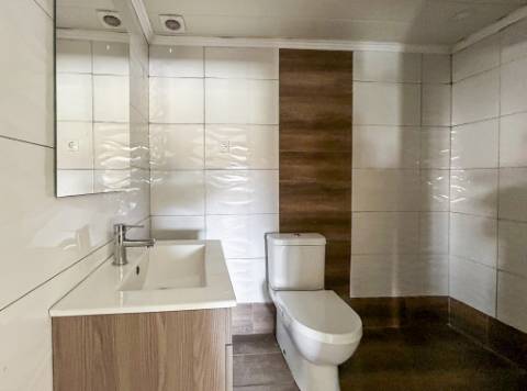 Moradia T3+1 à venda na Lagoa de Albufeira, Sesimbra, com licença de habitação e lote de 302 m²