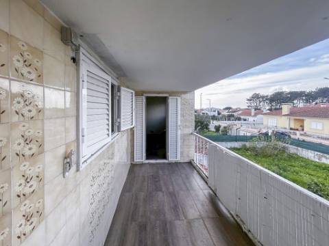 Moradia T3+1 à venda na Lagoa de Albufeira, Sesimbra, com licença de habitação e lote de 302 m²