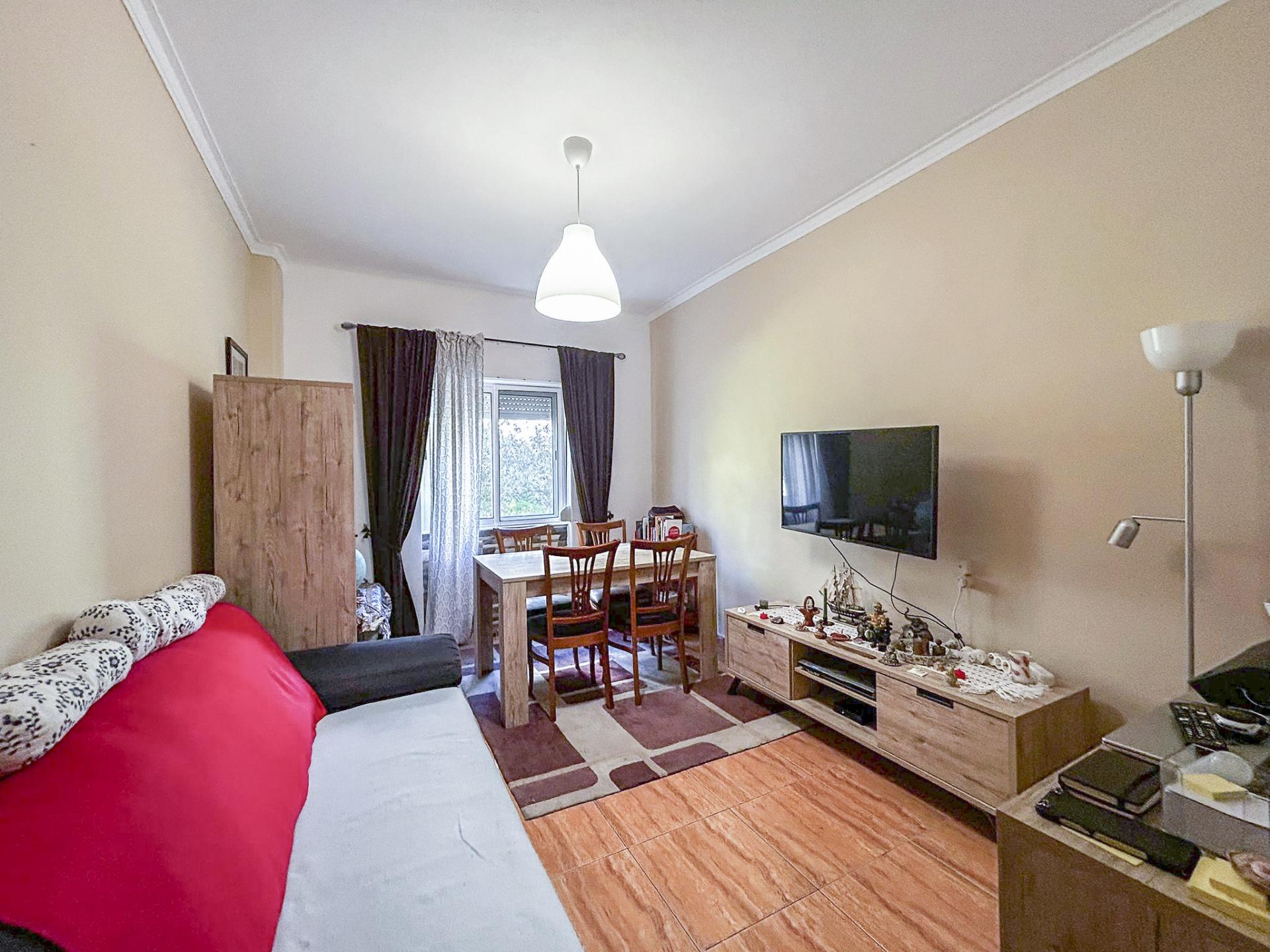 Apartamento T2 à venda em Santo António dos Cavaleiros