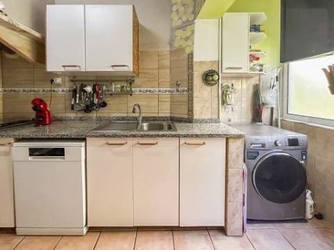 Apartamento T2 à venda em Santo António dos Cavaleiros