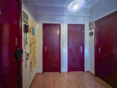 Apartamento T2 à venda em Santo António dos Cavaleiros