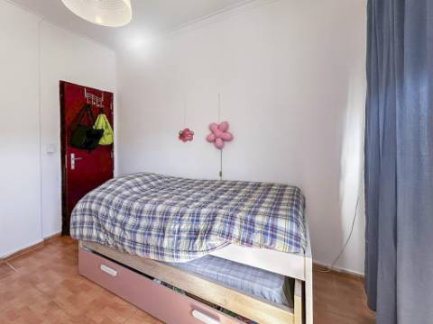 Apartamento T2 à venda em Santo António dos Cavaleiros