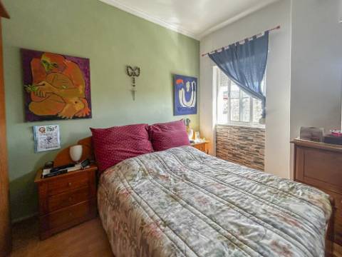 Apartamento T2 à venda em Santo António dos Cavaleiros