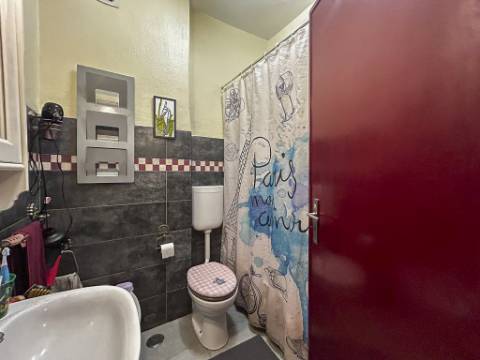 Apartamento T2 à venda em Santo António dos Cavaleiros