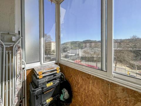 Apartamento T2 à venda em Santo António dos Cavaleiros