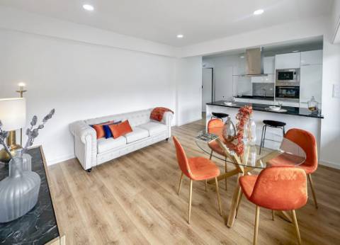 Apartamento T3 Remodelado com Varanda em Benfica, Lisboa