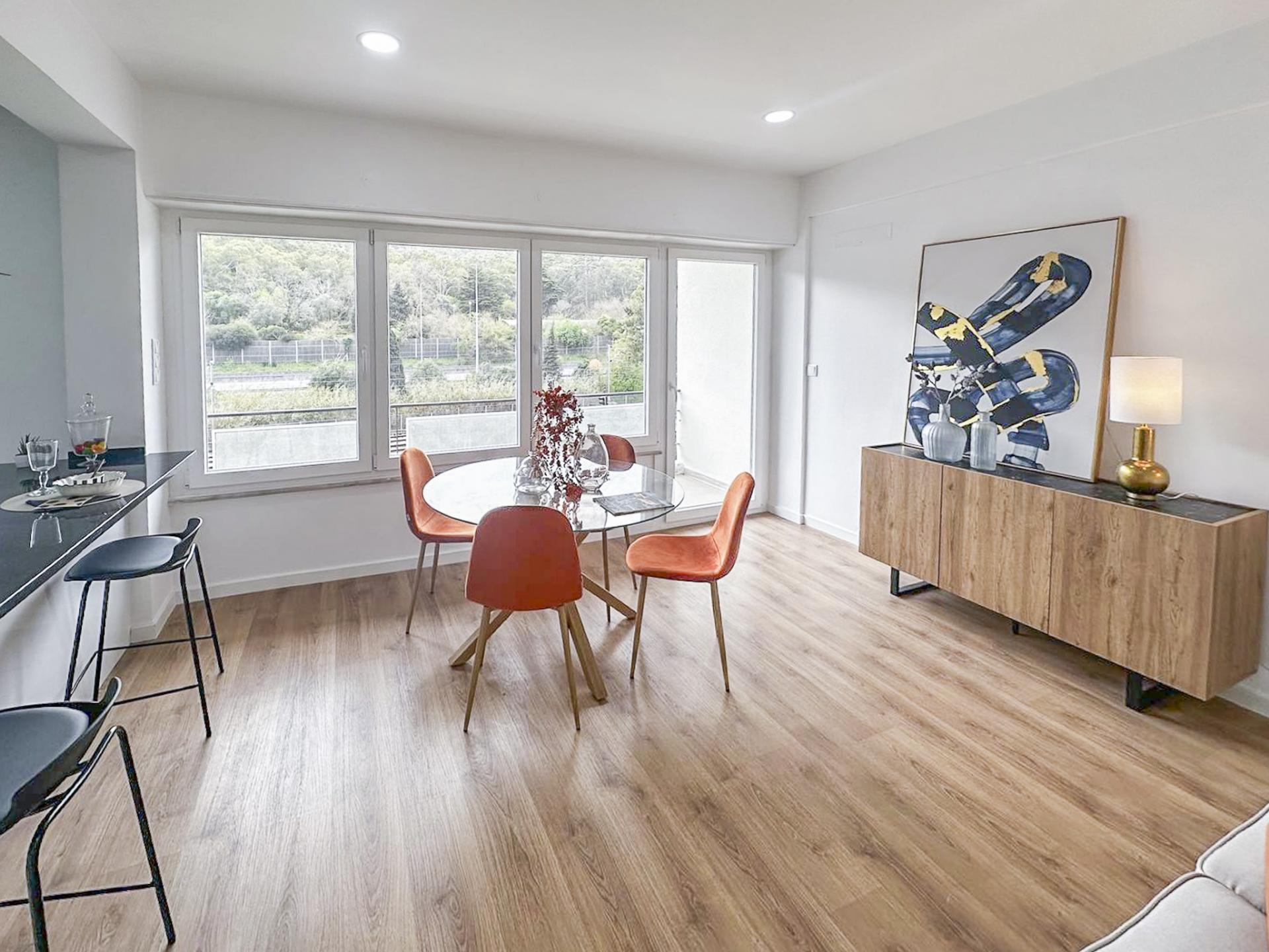 Apartamento T3 Remodelado com Varanda em Benfica, Lisboa