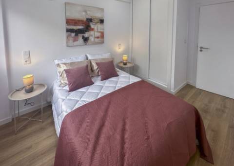 Apartamento T3 Remodelado com Varanda em Benfica, Lisboa