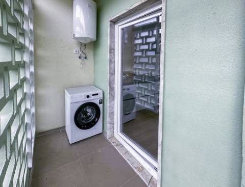 Apartamento T3 Remodelado com Varanda em Benfica, Lisboa