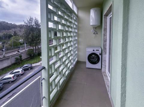 Apartamento T3 Remodelado com Varanda em Benfica, Lisboa