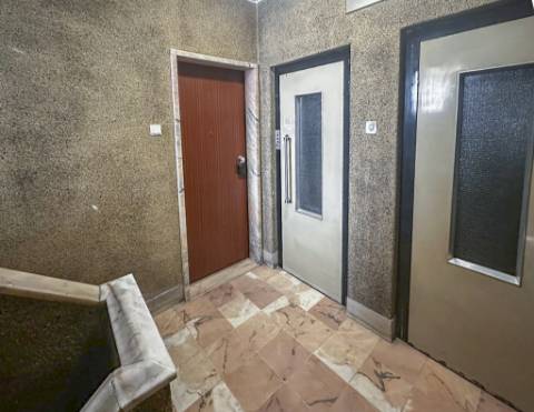 Apartamento T3 Remodelado com Varanda em Benfica, Lisboa