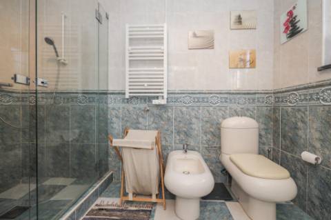 Moradia T2+2 com Piscina à Venda em Vale de Figueira, Sobreda, Almada