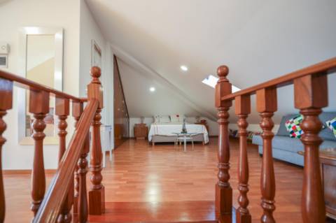 Moradia T2+2 com Piscina à Venda em Vale de Figueira, Sobreda, Almada