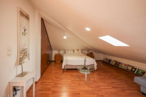 Moradia T2+2 com Piscina à Venda em Vale de Figueira, Sobreda, Almada