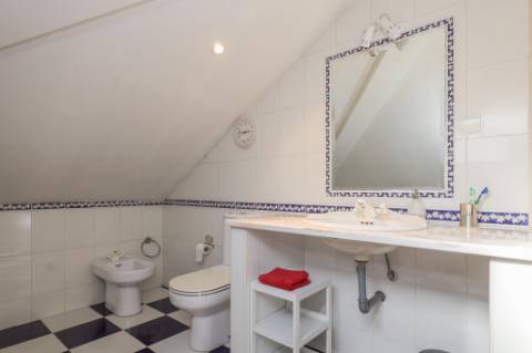 Moradia T2+2 com Piscina à Venda em Vale de Figueira, Sobreda, Almada