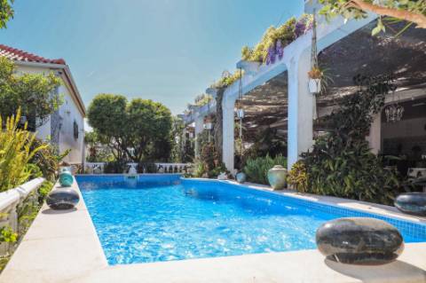 Moradia T2+2 com Piscina à Venda em Vale de Figueira, Sobreda, Almada
