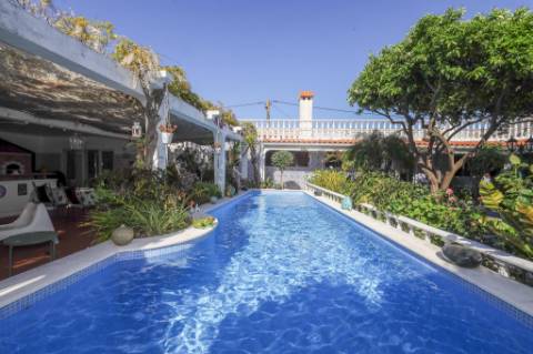Moradia T2+2 com Piscina à Venda em Vale de Figueira, Sobreda, Almada