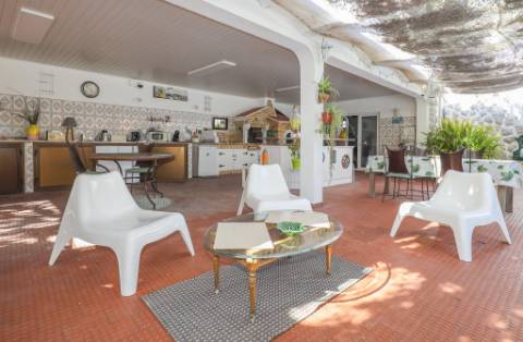 Moradia T2+2 com Piscina à Venda em Vale de Figueira, Sobreda, Almada