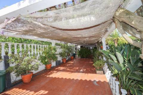 Moradia T2+2 com Piscina à Venda em Vale de Figueira, Sobreda, Almada