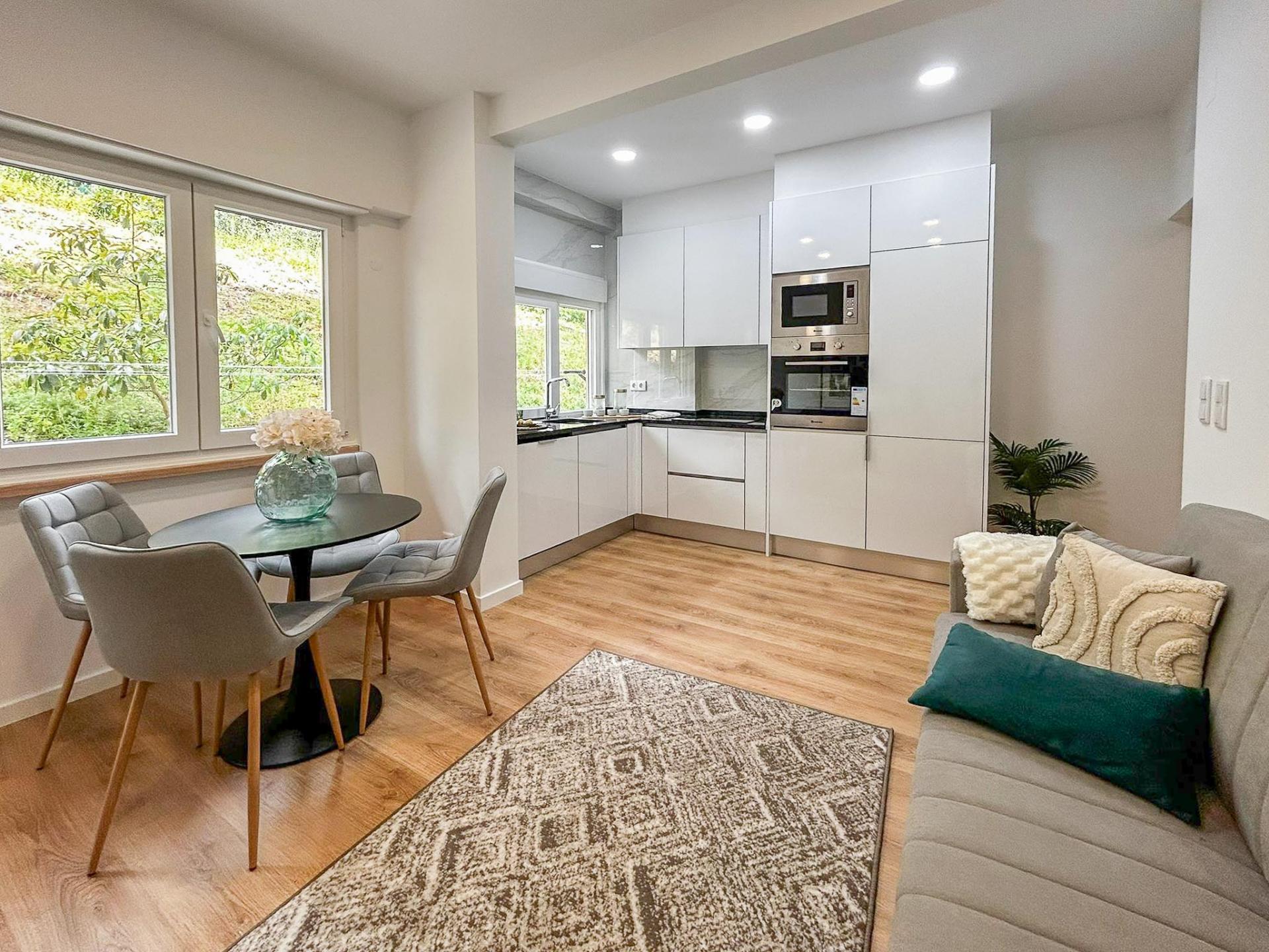 Apartamento T2 à Venda na Rua Dr. João de Barros, Benfica
