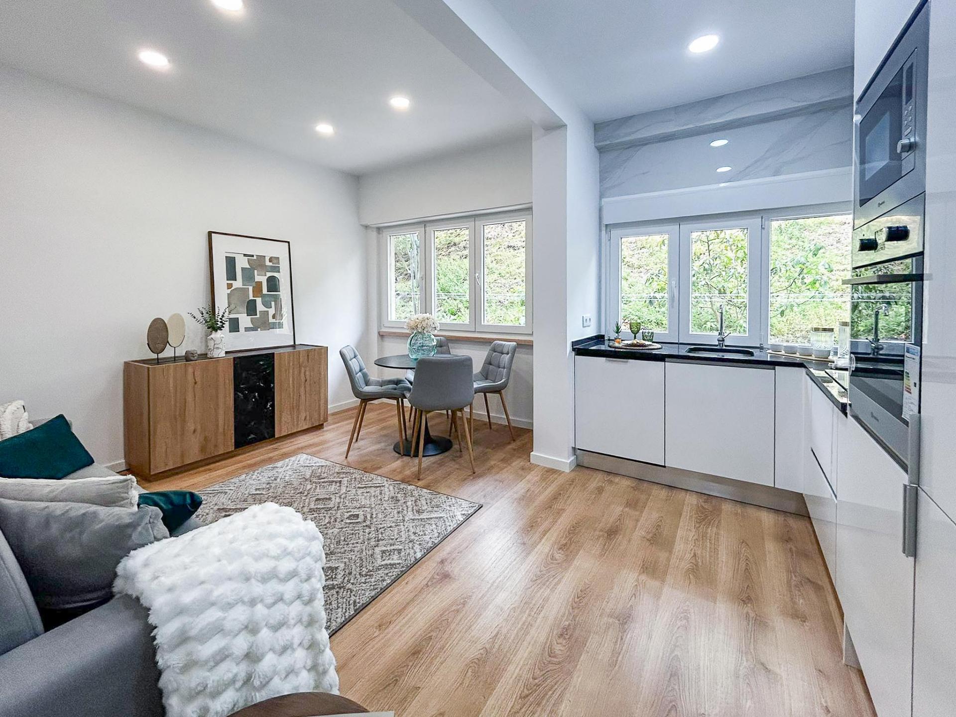 Apartamento T2 à Venda na Rua Dr. João de Barros, Benfica