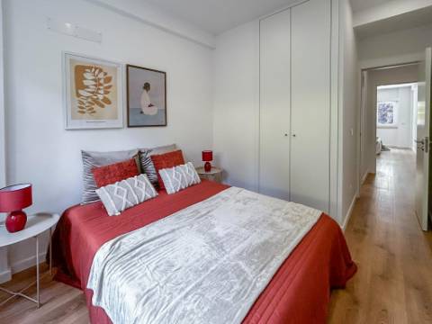 Apartamento T2 à Venda na Rua Dr. João de Barros, Benfica