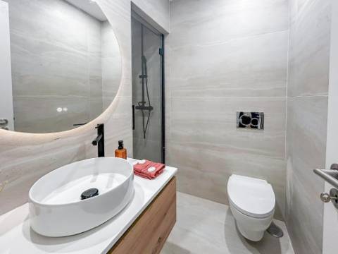 Apartamento T2 à Venda na Rua Dr. João de Barros, Benfica