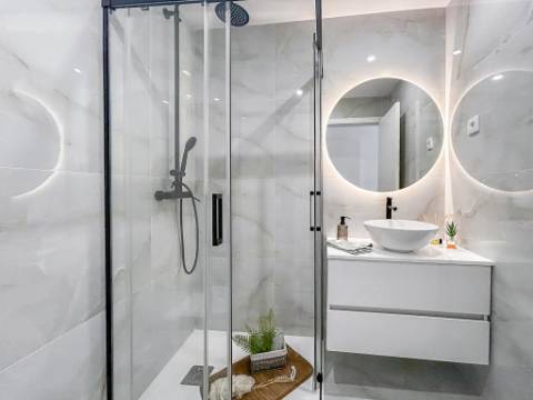 Apartamento T2 à Venda na Rua Dr. João de Barros, Benfica